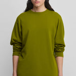 man wearing a green oversized long-sleeved cotton-cashmere t-shirt with a round neckline.