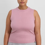 woman wearing a fitted pink sleeveless cotton-cashmere top with a crew neck.