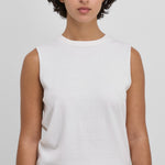 woman wearing a fitted white sleeveless crew-neck top in cotton cashmere.