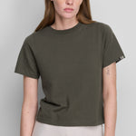 woman wearing an army green cropped short-sleeved cotton cashmere crewneck t-shirt.